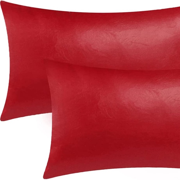 BRAWARM CHRISTMAS RED LEATHER LUMBAR 12 X 20 PILLOW CASES PACK OF 2 NWT - Picture 1 of 4